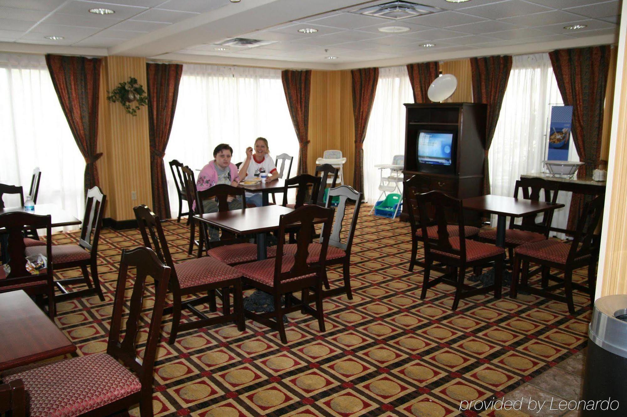 فندق وايكروسفي  هامبتون إن ويكروس المطعم الصورة